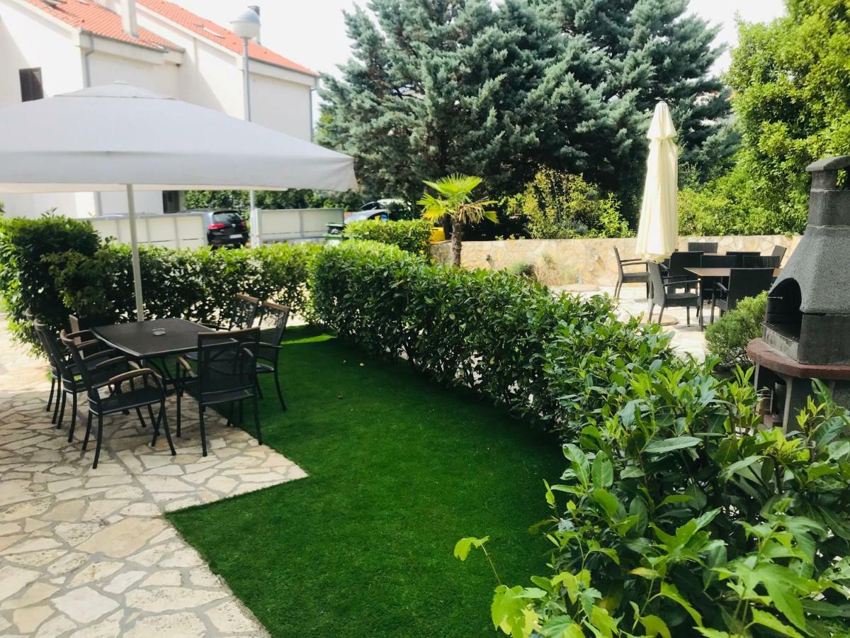 Apartments Eva Malinska Ngoại thất bức ảnh